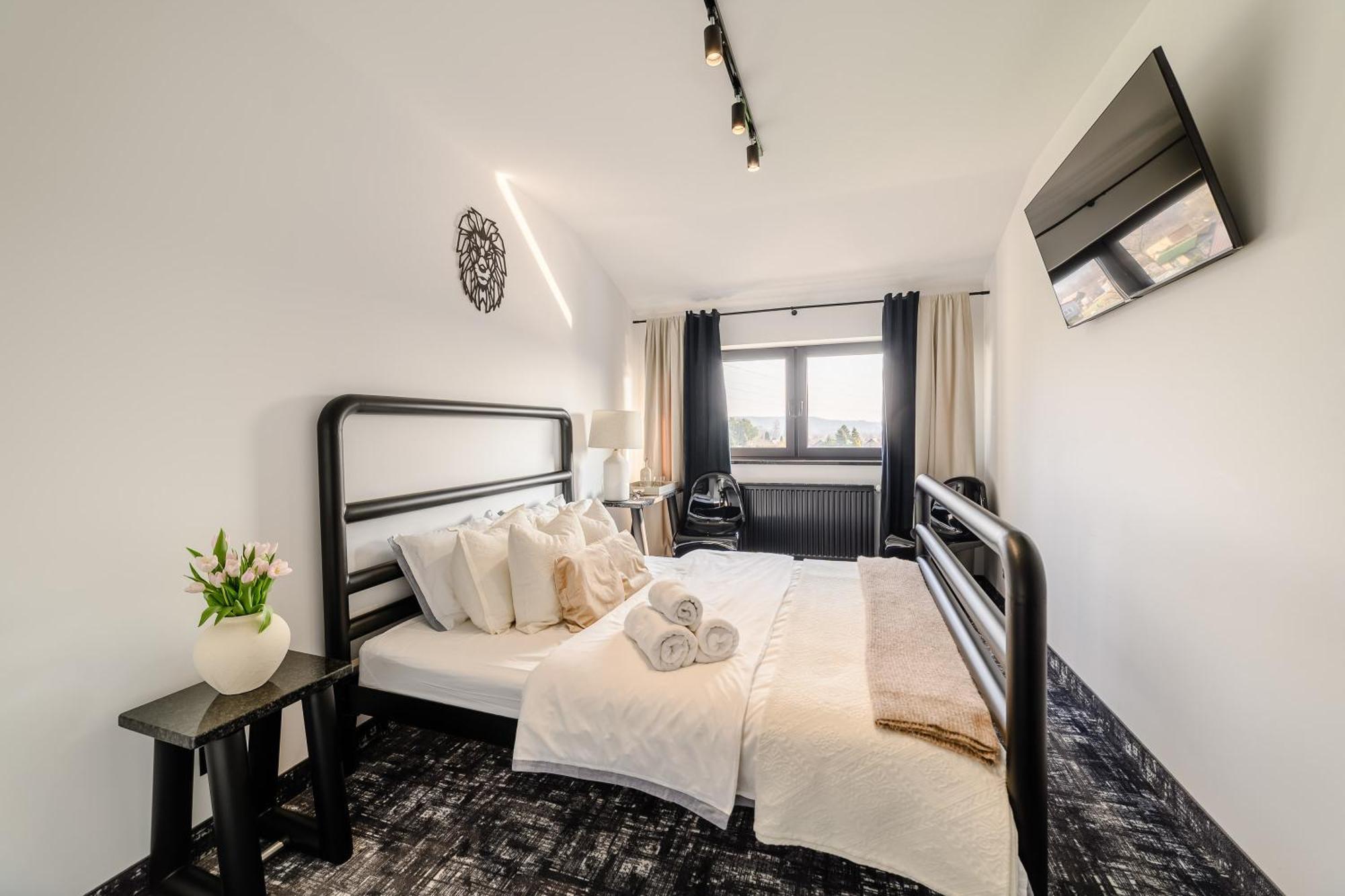 Golden Lion House Hotel *